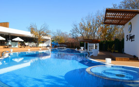 Restaurant & pool cafe «St. Tropez»