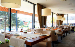 Restaurant & pool cafe «St. Tropez»